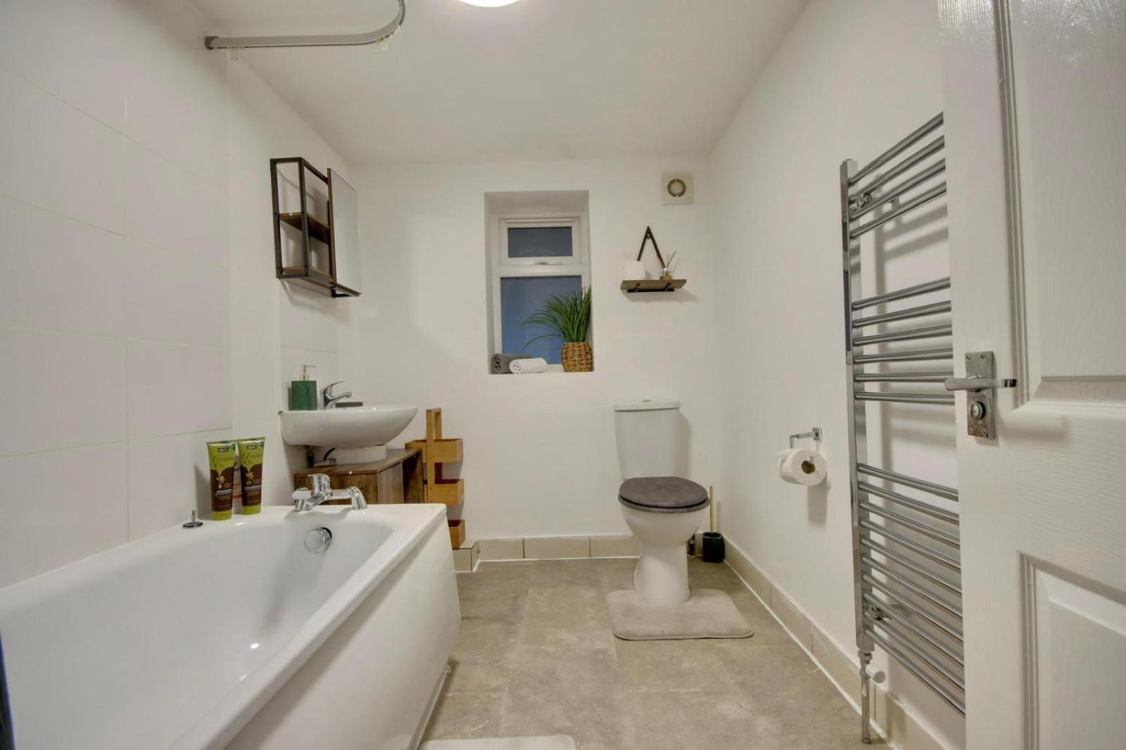 Southsea Getaway Apartment With Pool Table And Hot Tub Portsmouth Exteriör bild